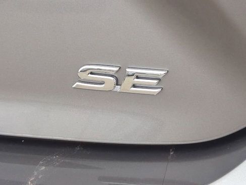 Used 2025 Toyota Camry SE image 31