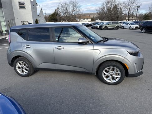 Used 2024 Kia Soul LX w/ Option Group 015 image 2