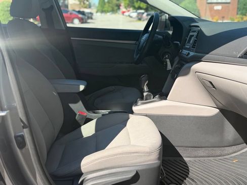 Used 2018 Hyundai Elantra SE w/ Cargo Package FWD image 15