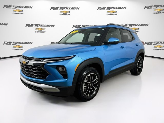 Used 2025 Chevrolet TrailBlazer LT AWD/4WD image 3