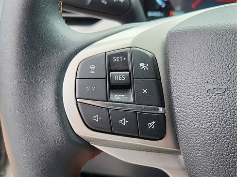 Used 2025 Ford Explorer Active AWD/4WD image 17