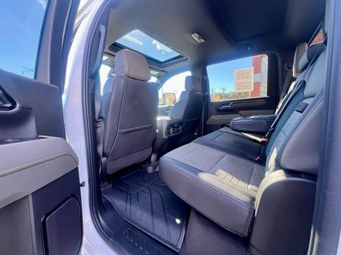 Used 2025 Chevrolet Silverado 2500 ZR2 w/ Technology Package image 17