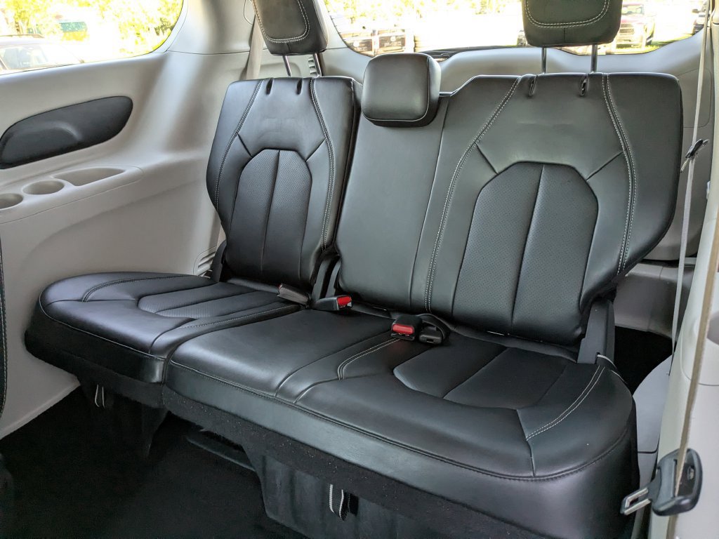 Used 2024 Chrysler Pacifica Touring-L FWD image 25