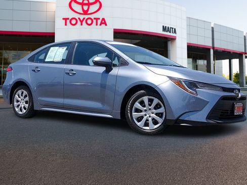 Used 2024 Toyota Corolla LE FWD image 4