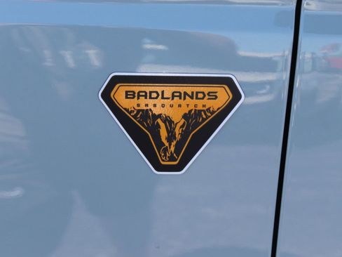 Used 2023 Ford Bronco Badlands w/ Sasquatch Package AWD/4WD image 3