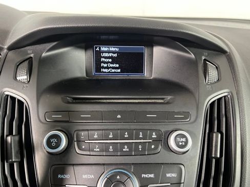 Used 2016 Ford Focus SE w/ SE Power Seat Package FWD image 20