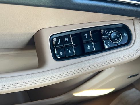 Used 2025 Porsche Macan image 23