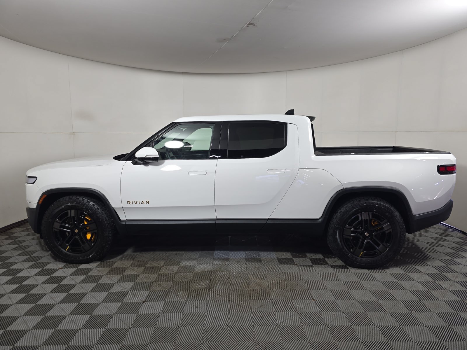 Used 2023 Rivian R1T Adventure Quad AWD/4WD image 2