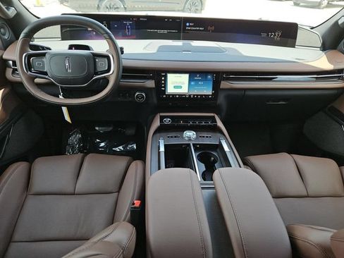New 2026 Lincoln Navigator Reserve AWD/4WD image 5
