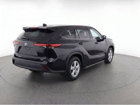 Used 2023 Toyota Highlander L AWD/4WD image 38