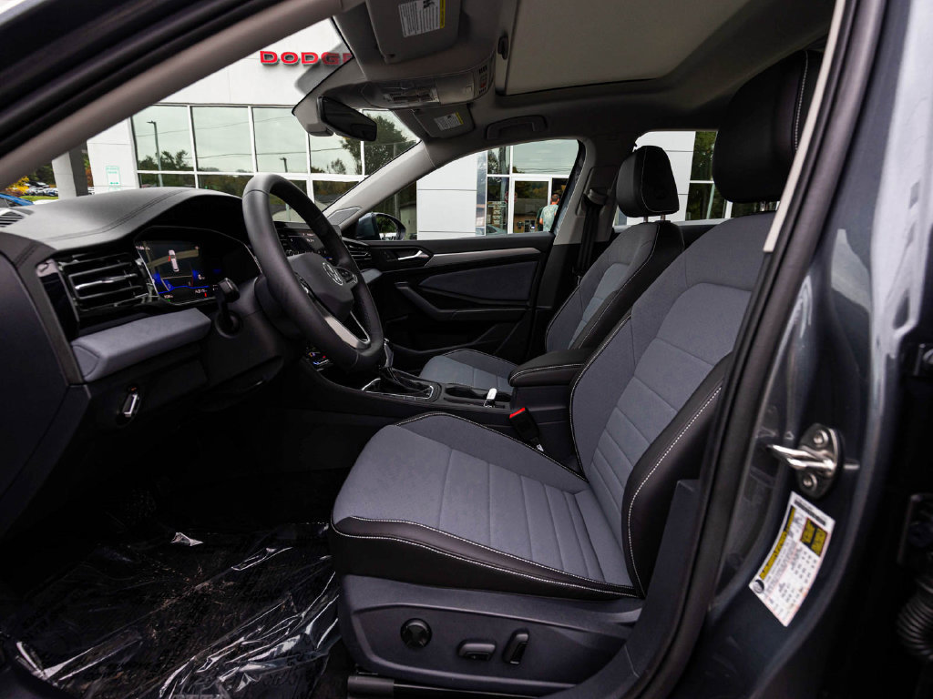 Used 2026 Volkswagen Jetta SE FWD image 26