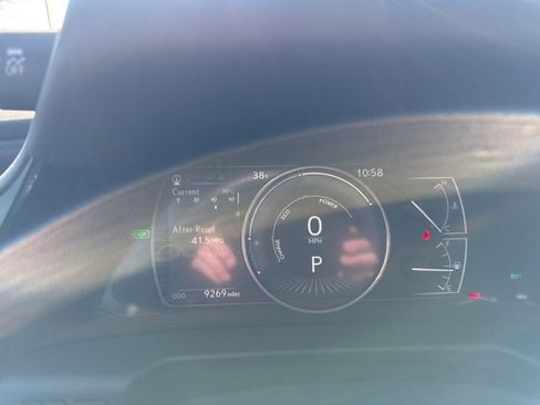 Certified 2025 Lexus ES 300h w/ Premium Package image 11