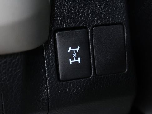 Used 2013 Toyota RAV4 LE AWD/4WD image 34