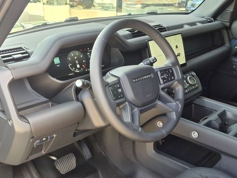 Used 2025 Land Rover Defender 90 X-Dynamic SE AWD/4WD image 4