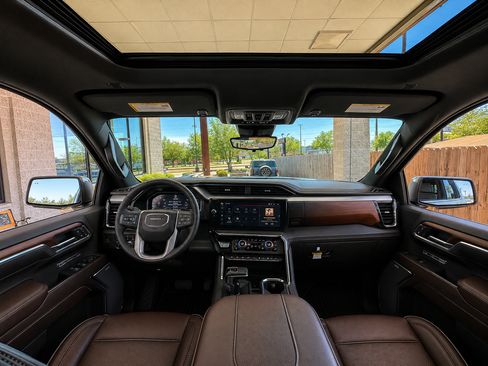 Used 2025 GMC Sierra 1500 Denali w/ Denali Reserve Package AWD/4WD image 2