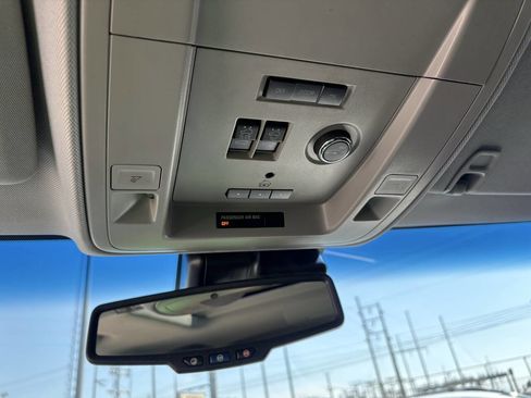 Used 2015 Chevrolet Suburban LTZ image 33