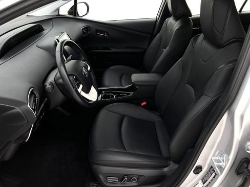 Used 2017 Toyota Prius Prime Advanced image 11