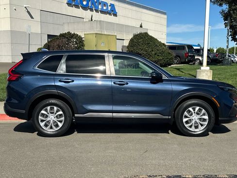 Used 2025 Honda CR-V LX image 3