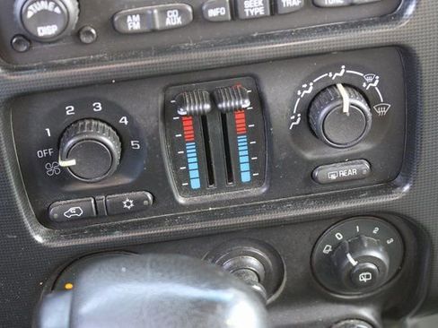 Used 2002 GMC Envoy SLE image 21