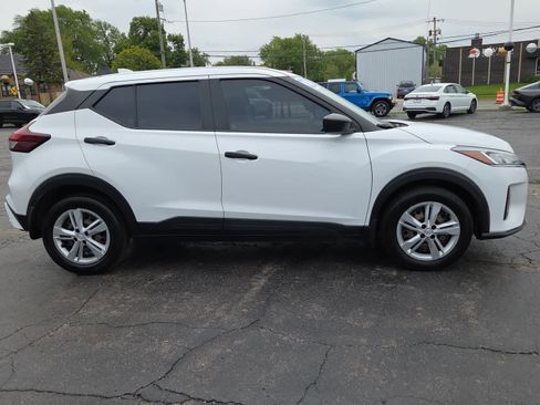 Used 2023 Nissan Kicks S FWD image 4