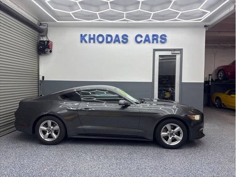 Used 2016 Ford Mustang Coupe RWD image 5