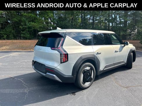 Used 2024 Kia EV9 Light Long Range RWD image 4
