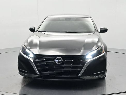 Used 2023 Nissan Altima 2.5 SV FWD image 2