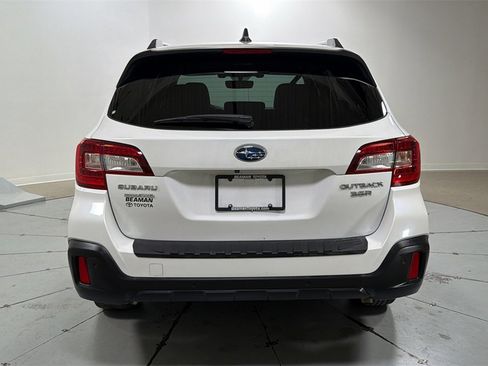 Used 2019 Subaru Outback 3.6R Touring image 4