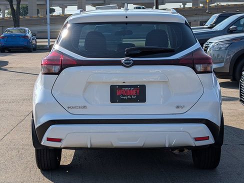 Used 2022 Nissan Kicks SV FWD image 5