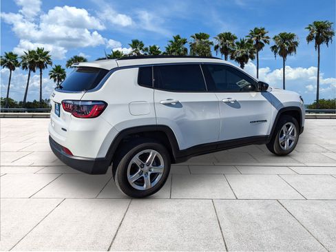 Used 2023 Jeep Compass Latitude image 8