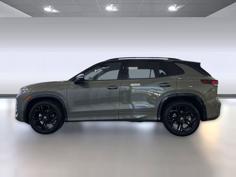 New 2026 Volkswagen Tiguan SE R-Line FWD image 2