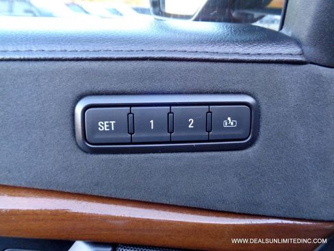 Used 2018 Cadillac Escalade Premium Luxury image 11