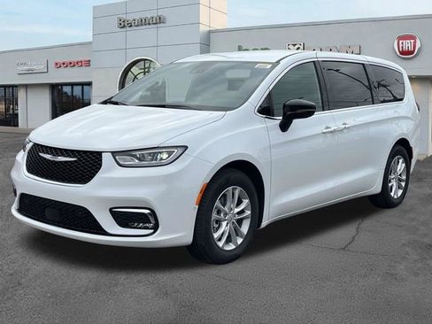 New 2026 Chrysler Pacifica Select FWD image 3