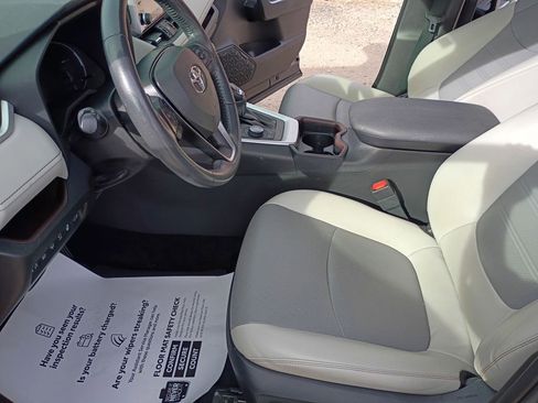 Used 2021 Toyota RAV4 Limited image 14