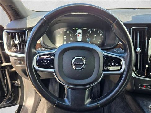 Used 2019 Volvo S90 T5 Momentum FWD image 13