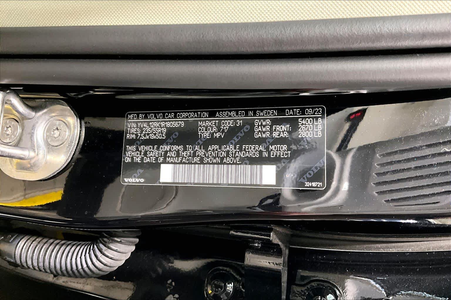 Certified 2024 Volvo XC60 B5 Core w/ Protection Package Premier AWD/4WD image 32