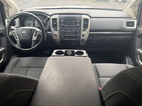 Used 2017 Nissan Titan SV RWD image 12