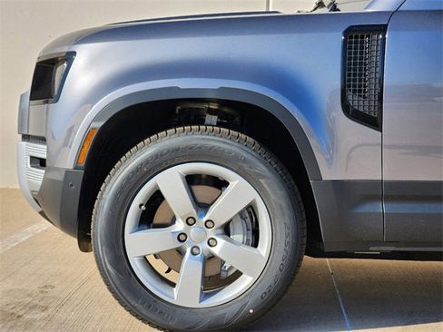 New 2024 Land Rover Defender 110 S image 9