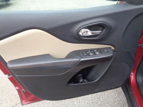 Used 2017 Jeep Cherokee Limited image 30