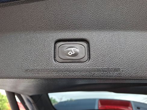 Used 2018 Ford Explorer XLT w/ Equipment Group 202A AWD/4WD image 30