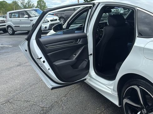 Used 2018 Honda Accord Sport image 28