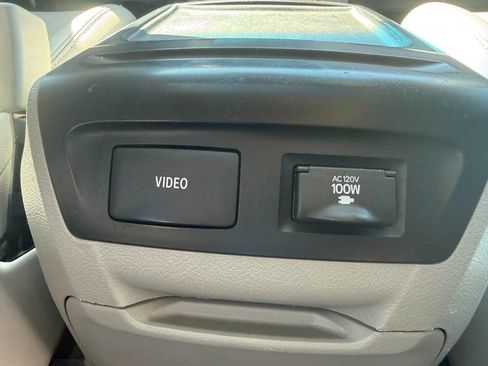 Used 2016 Toyota Sienna XLE Premium image 25