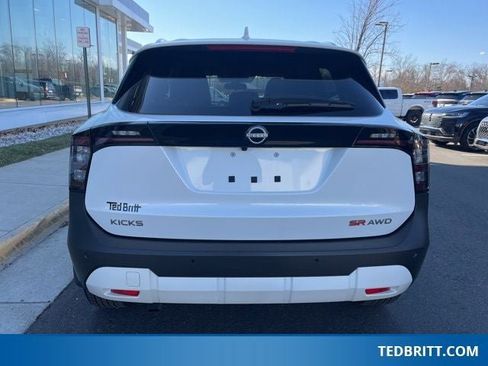 Used 2025 Nissan Kicks SR image 7
