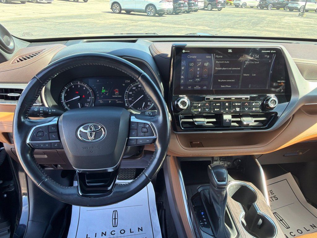 Used 2021 Toyota Highlander Platinum AWD/4WD image 22