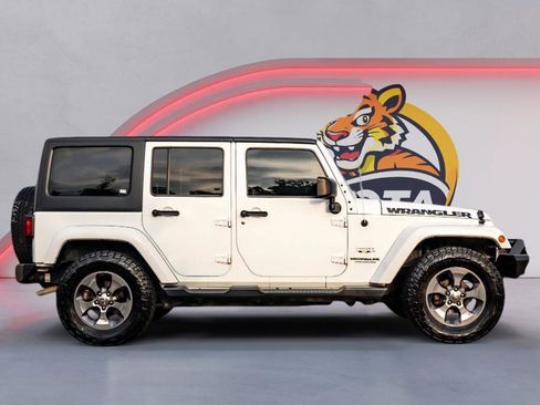 Used 2016 Jeep Wrangler Unlimited Sahara w/ Connectivity Group image 4
