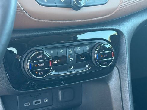 Used 2021 Buick Encore GX Essence w/ Advanced Technology Package image 18