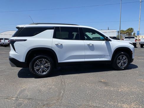 Used 2024 Chevrolet Traverse LT FWD image 5