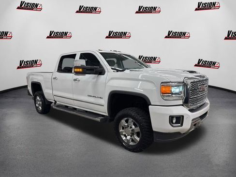Used 2019 GMC Sierra 3500 Denali w/ Duramax Plus Package image 3