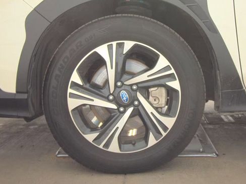 Used 2025 Subaru Crosstrek 2.0i Premium image 9