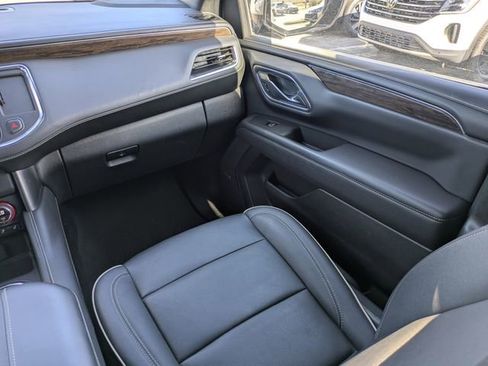 Used 2023 Chevrolet Suburban Premier image 18